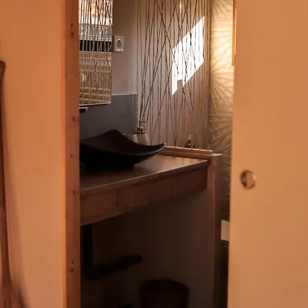 Le Coquillage, La Clef Des Paons