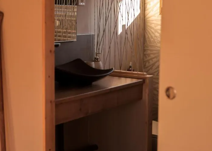 Le Coquillage, La Clef Des Paons