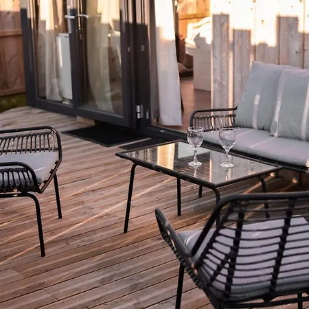 Le Coquillage, La Clef Des Paons